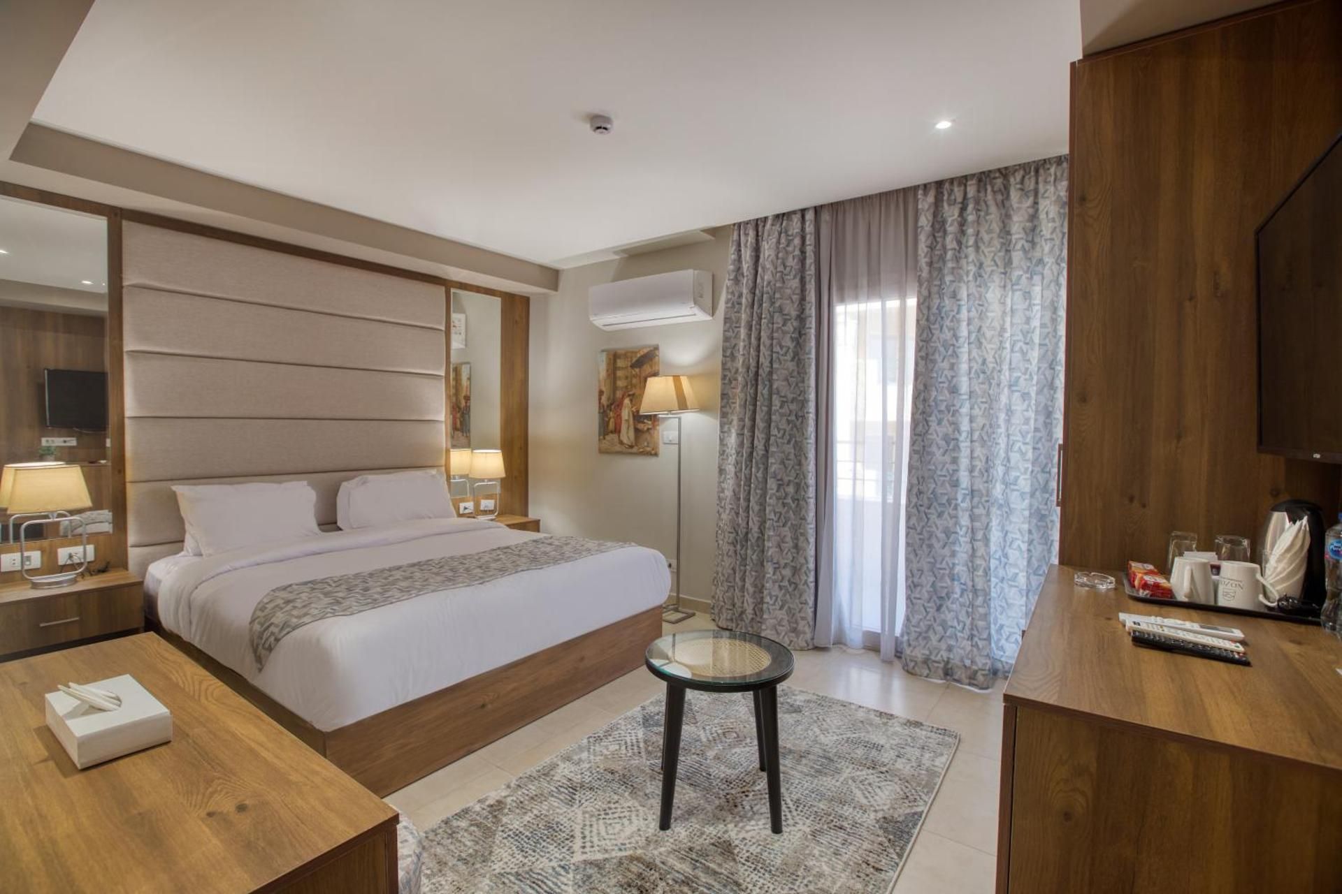 King Room with Pyramids View