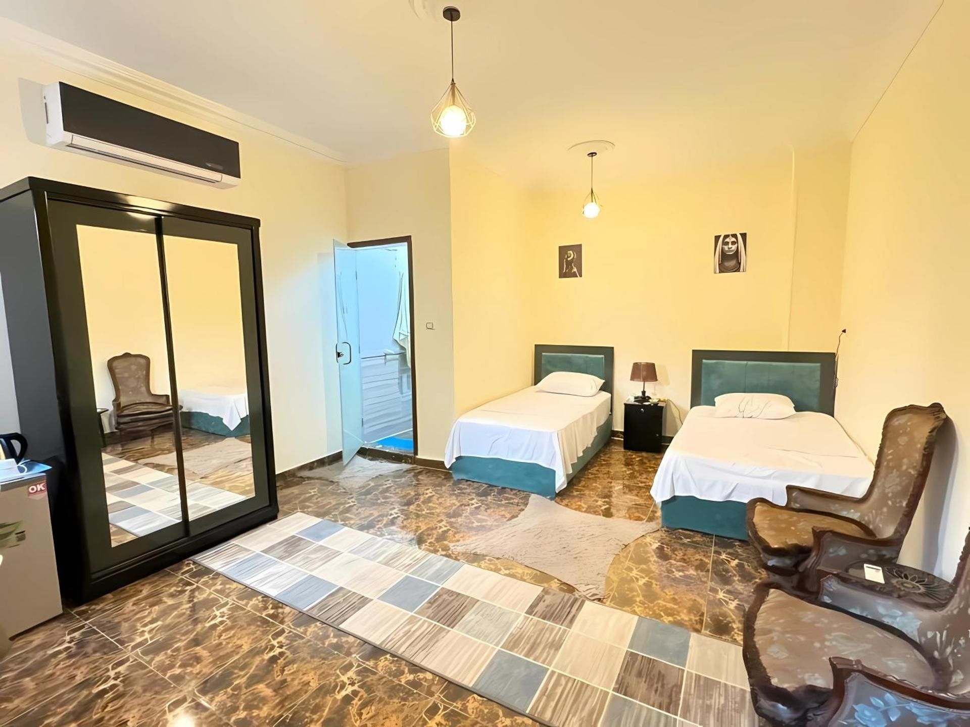 Deluxe Room (2 Adults + 1 Child)