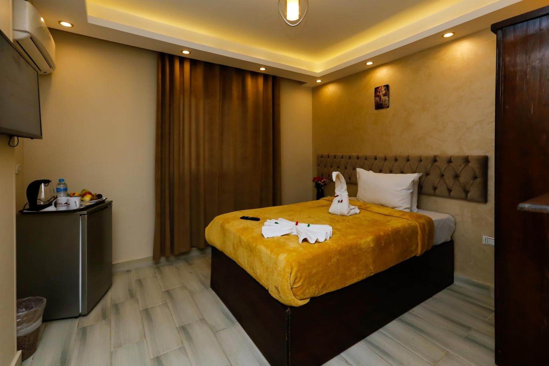 Deluxe King Room with Mountain View