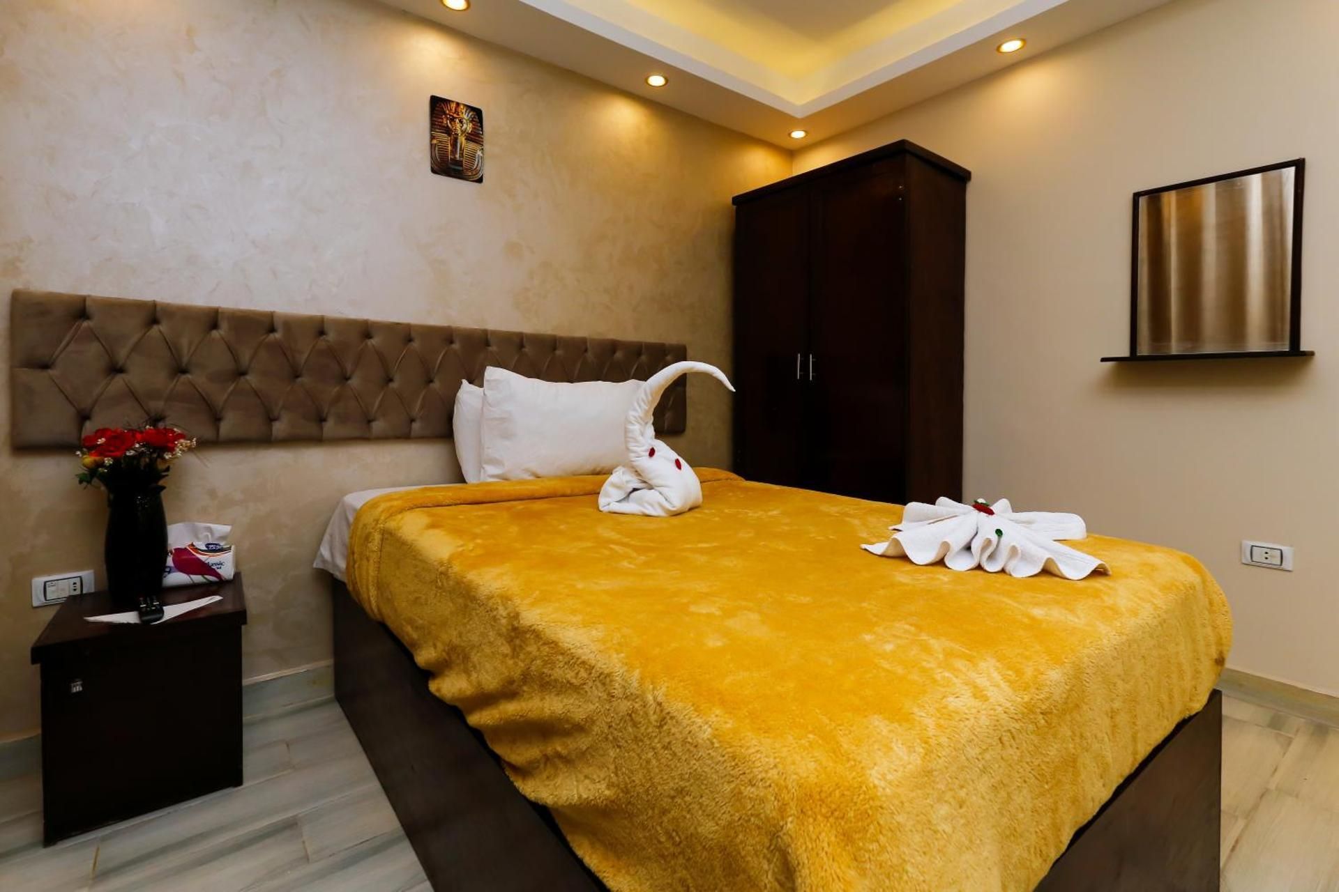 Deluxe King Room with Mountain View