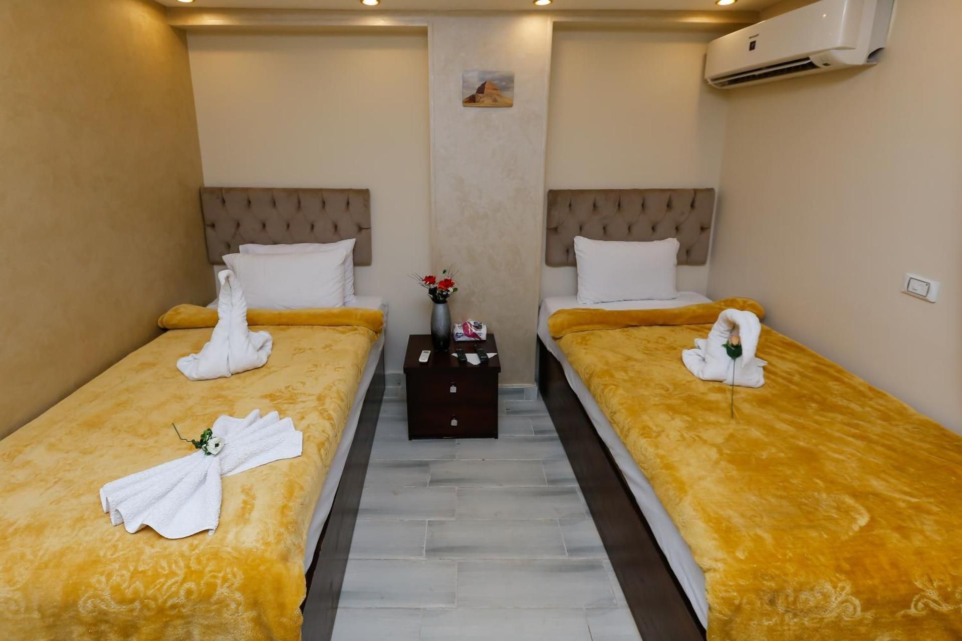 Deluxe Double or Twin Room with Balcony with Pyramids View