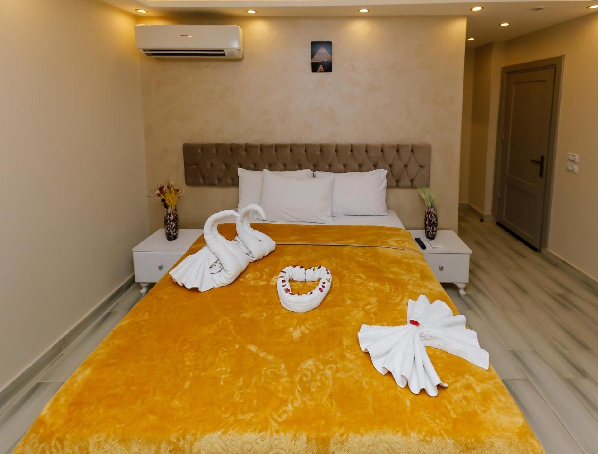 King Suite with Spa Bath and Pyramids View