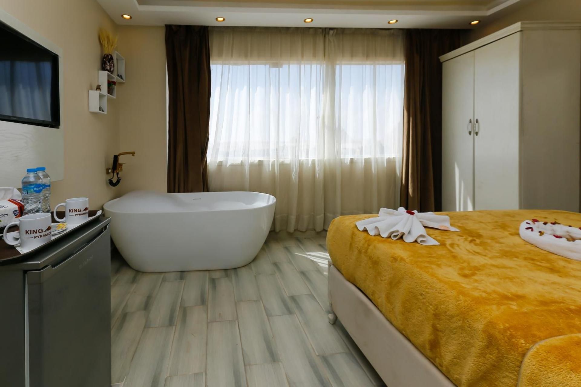 King Suite with Spa Bath and Pyramids View