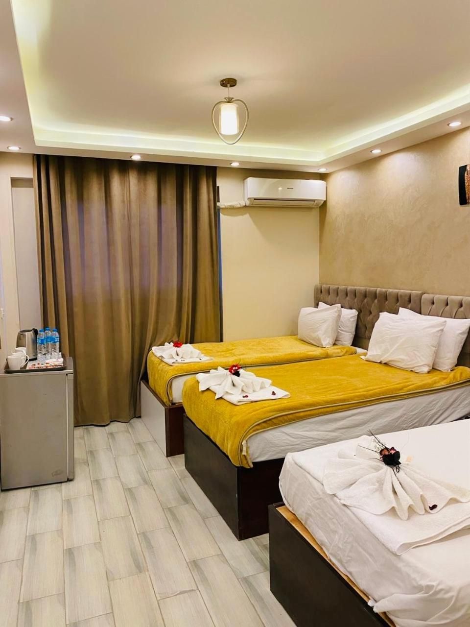 Deluxe Triple Room with Partial Pyramids View