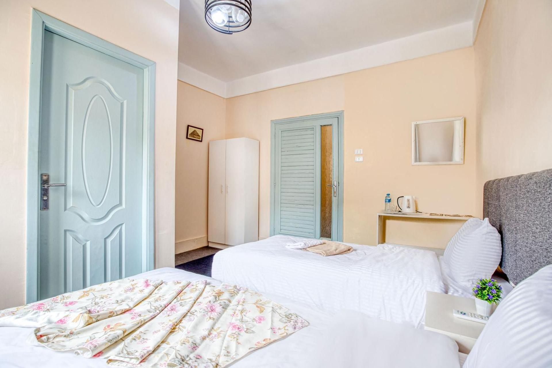 Deluxe Double or Twin Room with pyramids View