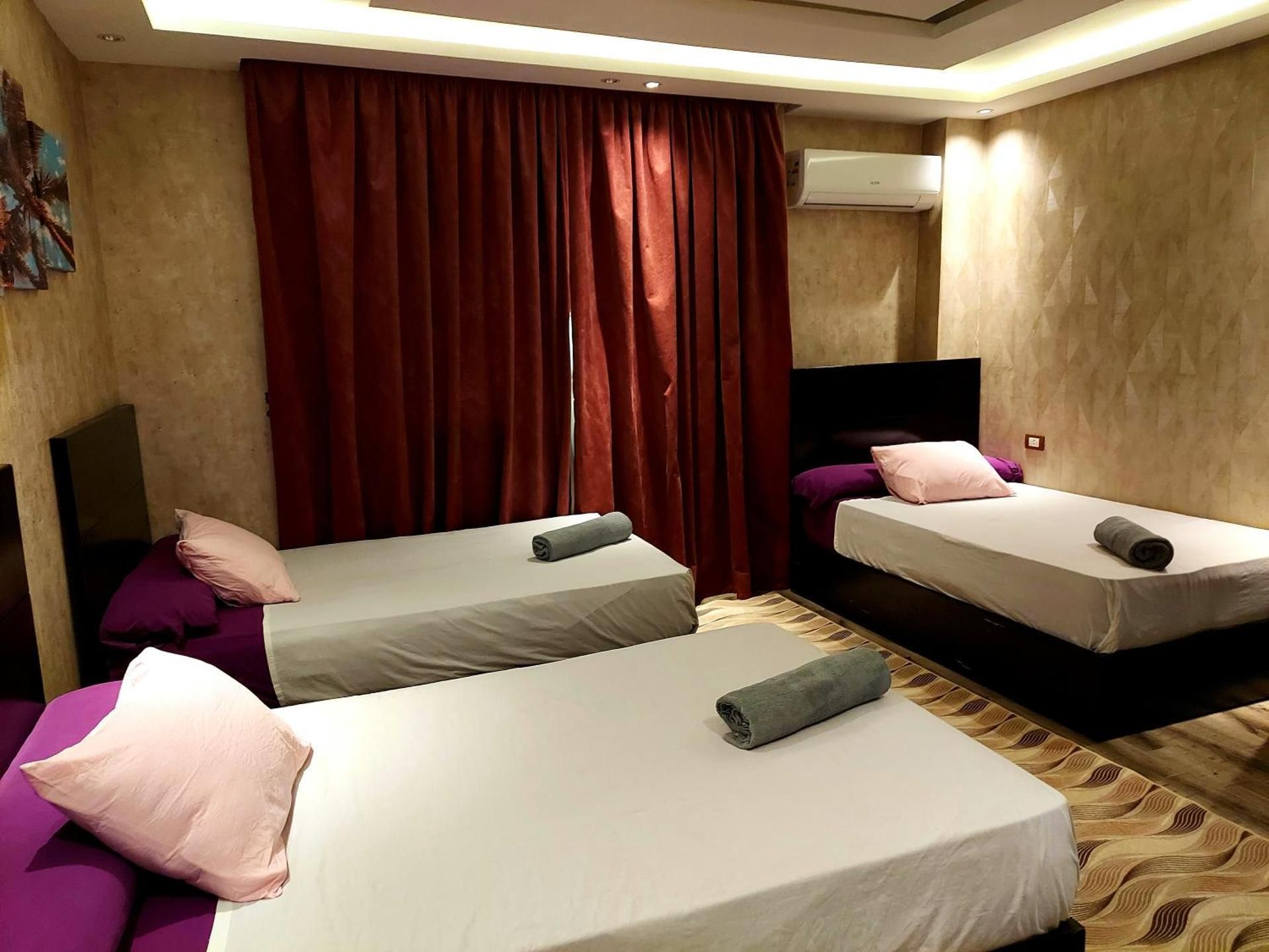 Single Bed in Mixed Dormitory Room