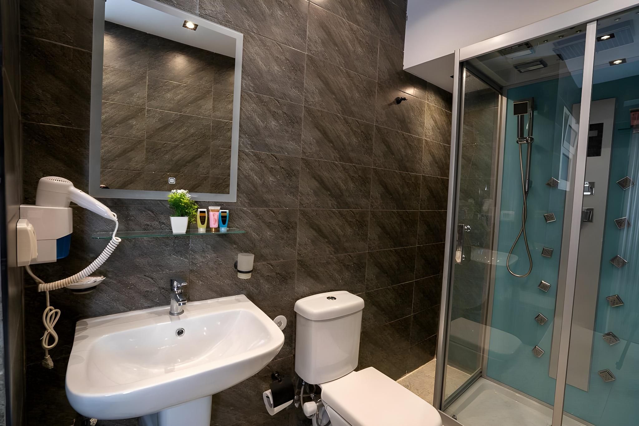 Single - Private Bathroom