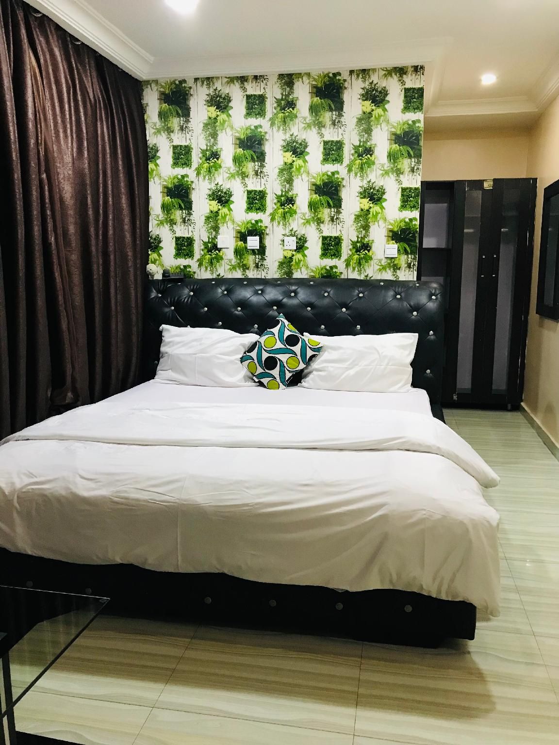Queen Room