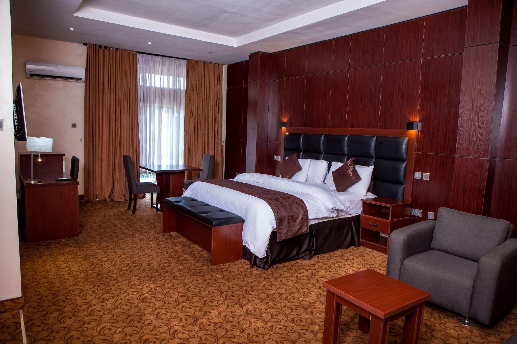 1 King Bed, Nonsmoking, Executive Room