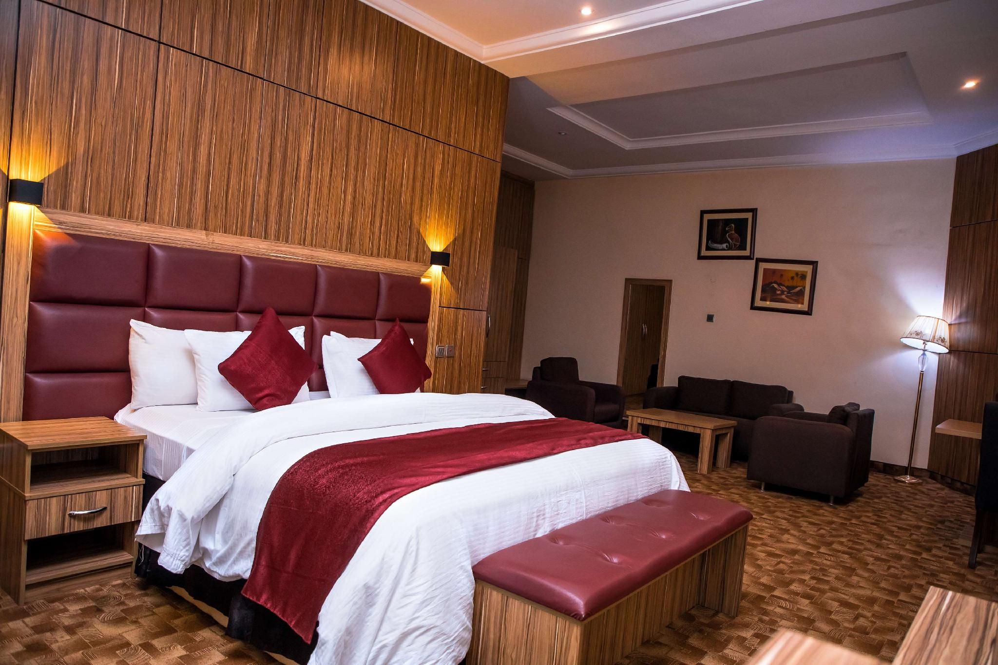 Suite - 1 King Bed, Nonsmoking, Balcony, Living Room