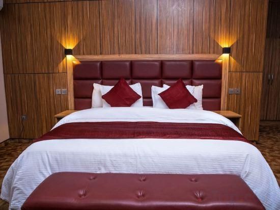 1 King Bed, Nonsmoking, Deluxe Room, Balcony