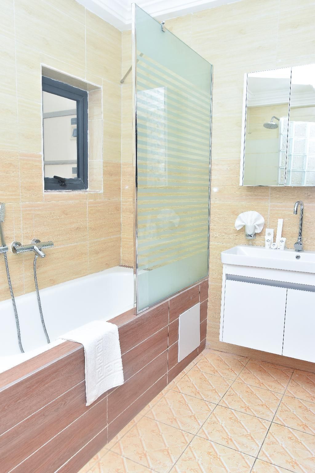 El Doria Hotel 2 Bedroom Apartment, Balcony 2