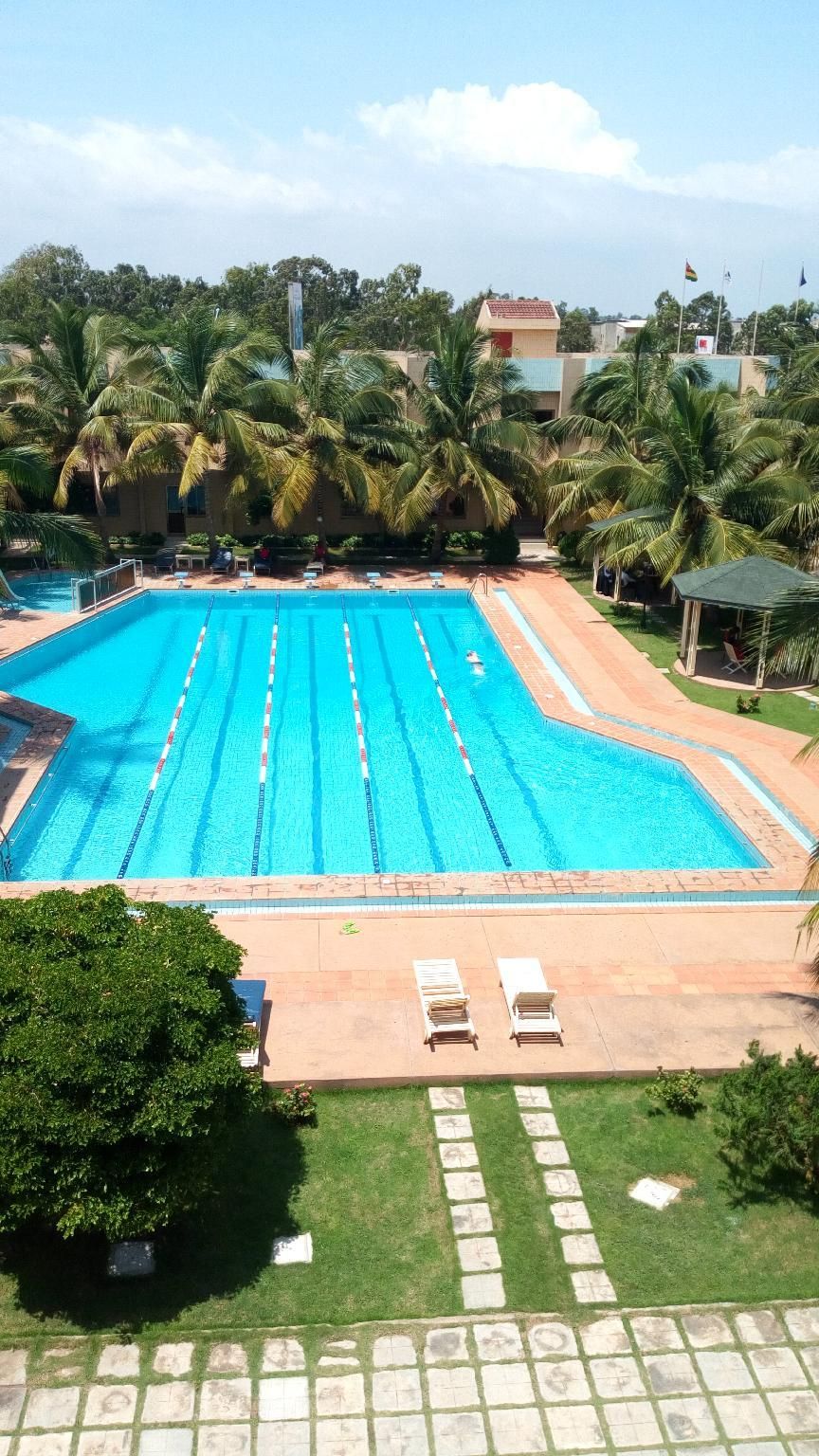 swimming pool [outdoor]