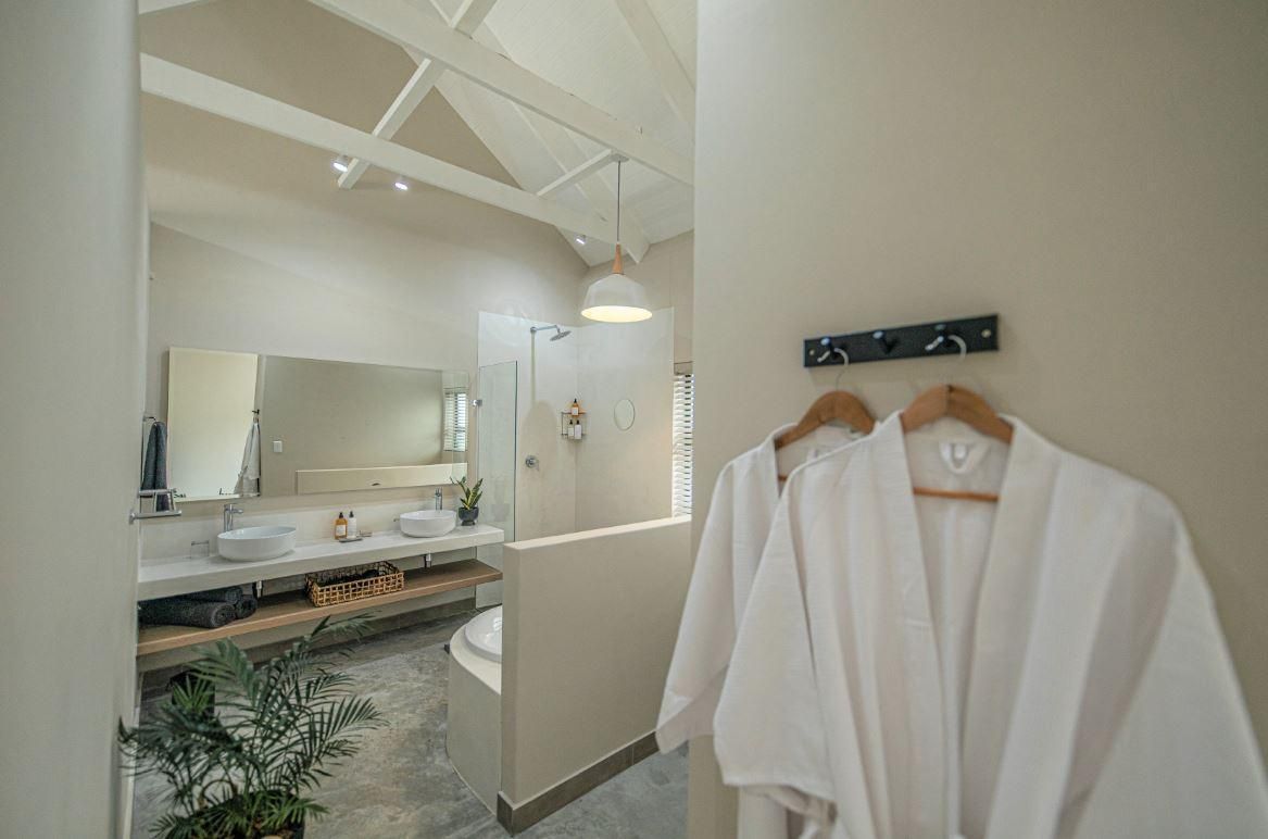 Deluxe Double with Bathtub