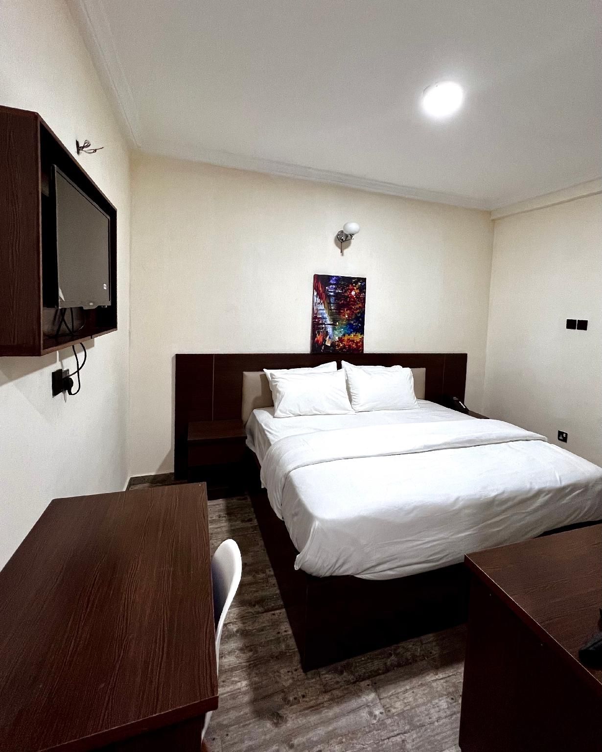 Fragrance Apartments & Suites Deluxe Single Room 2