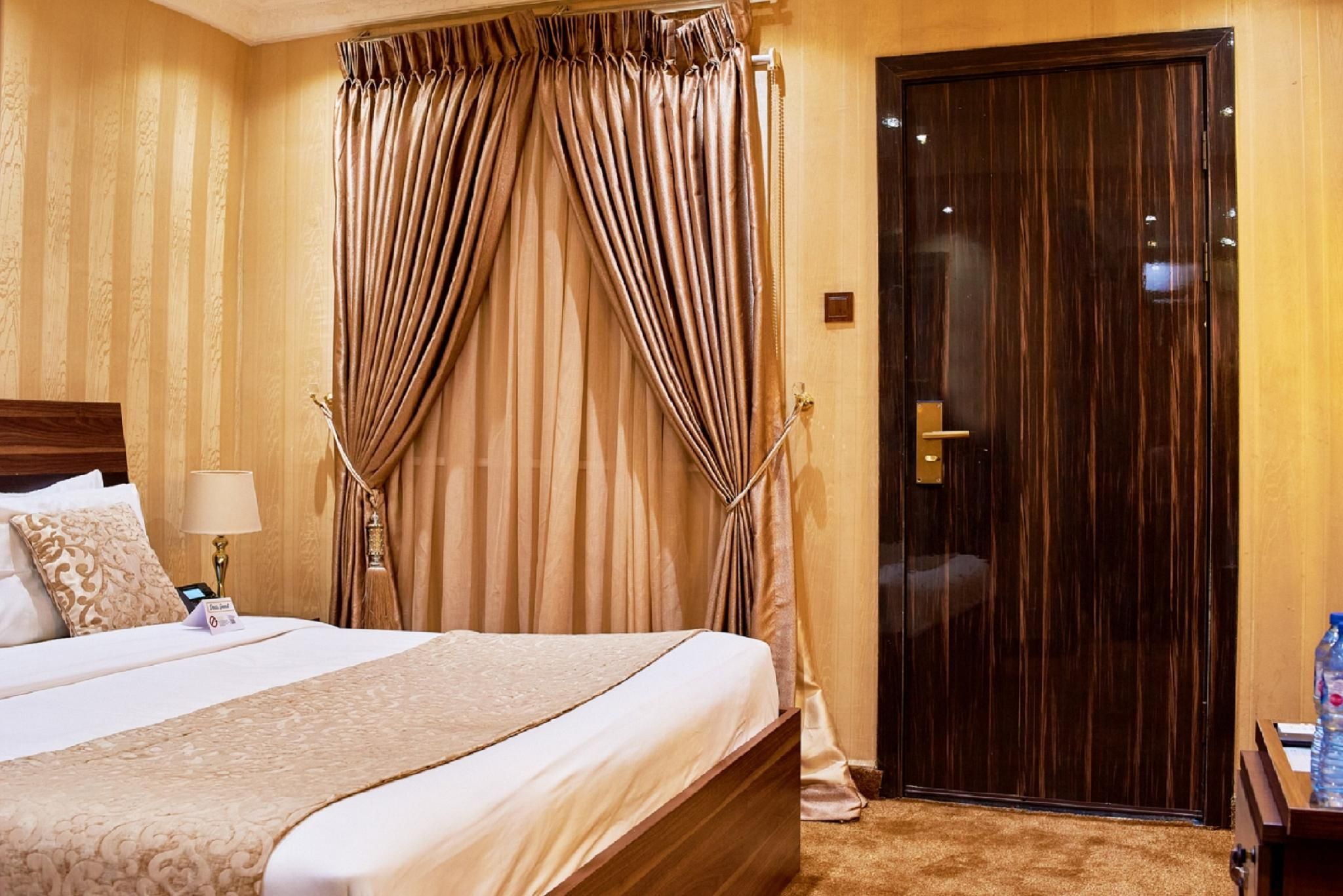 No. 1 Hotel Ibadan Luxury Rooms 3