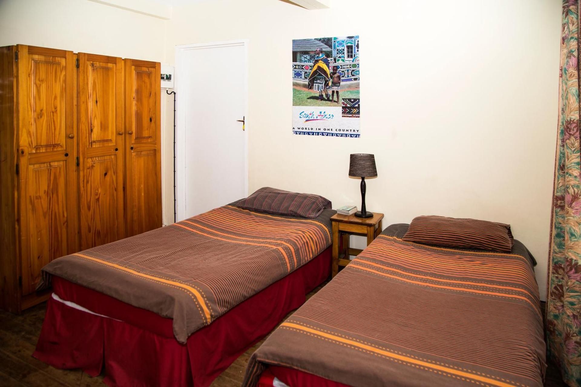 Jikeleza International Backpacker Lodge Twin Room with Shared Bathroom