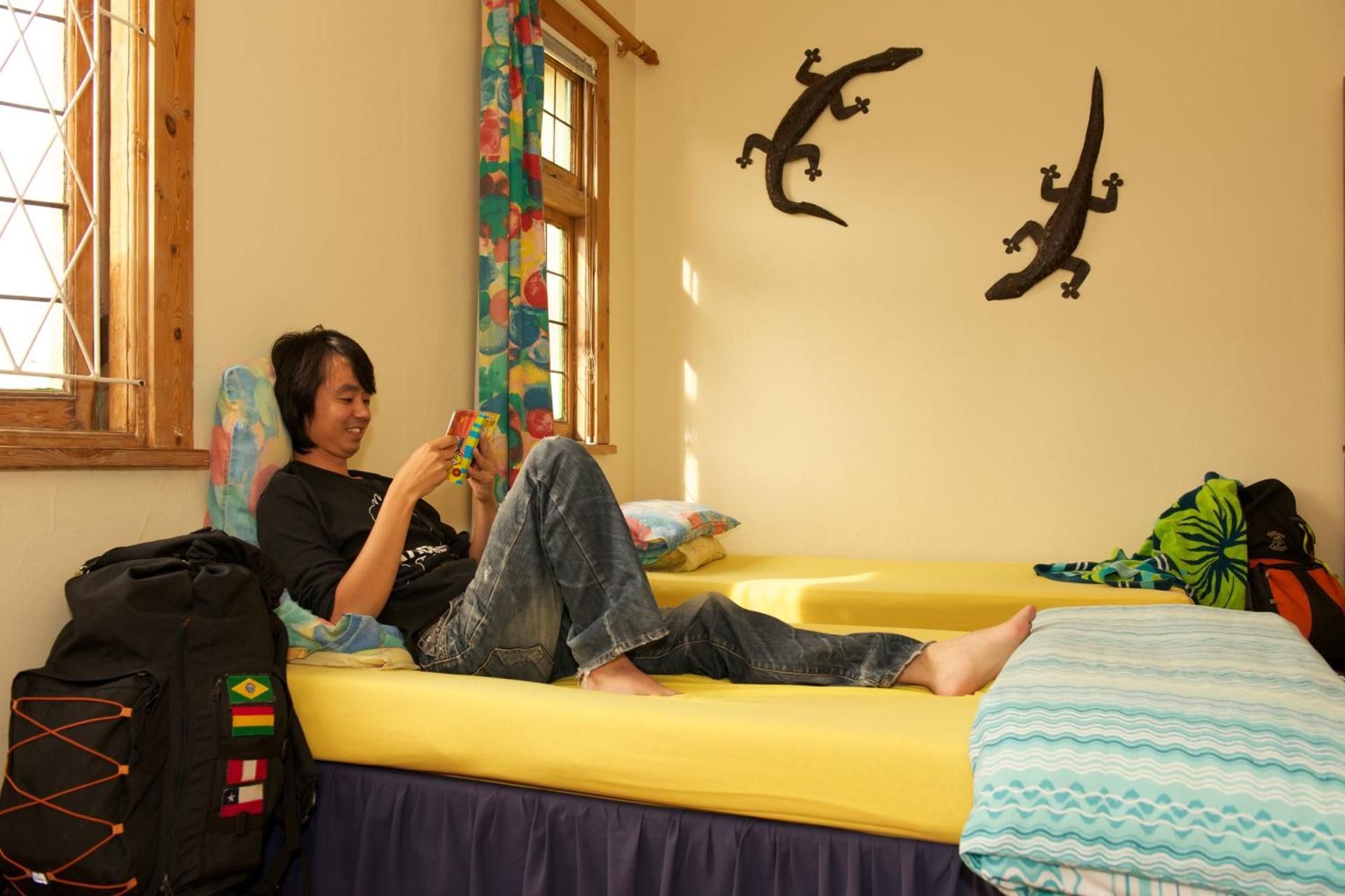 Jikeleza International Backpacker Lodge Triple Room with Shared Bathroom