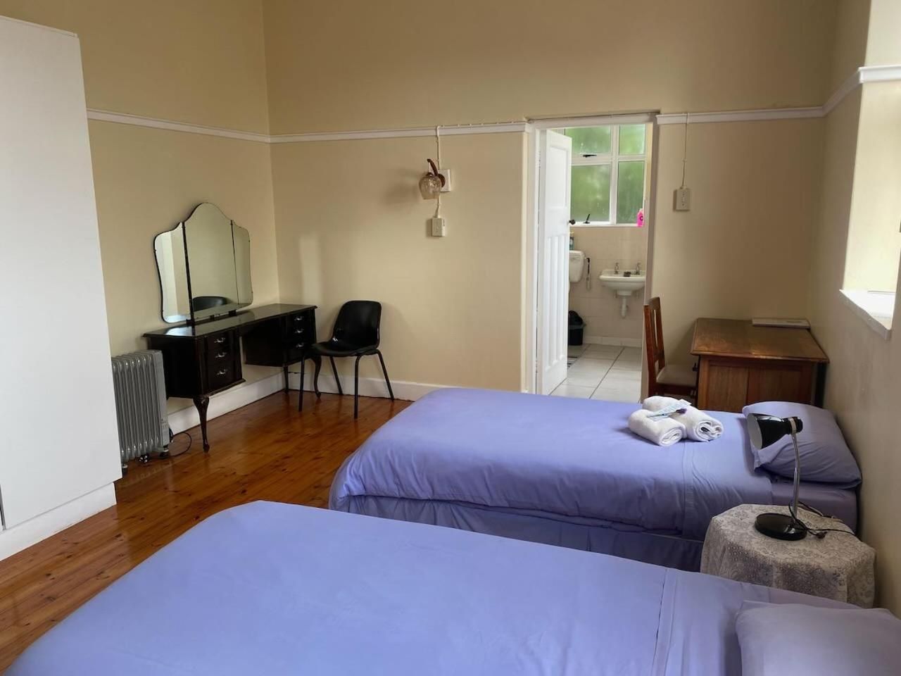 Twin Room with Shower