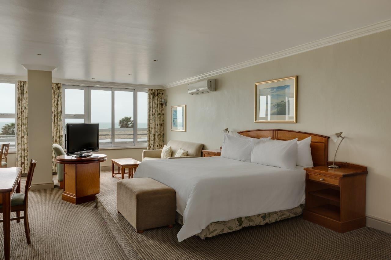 Suite, 1 King, Partial sea view