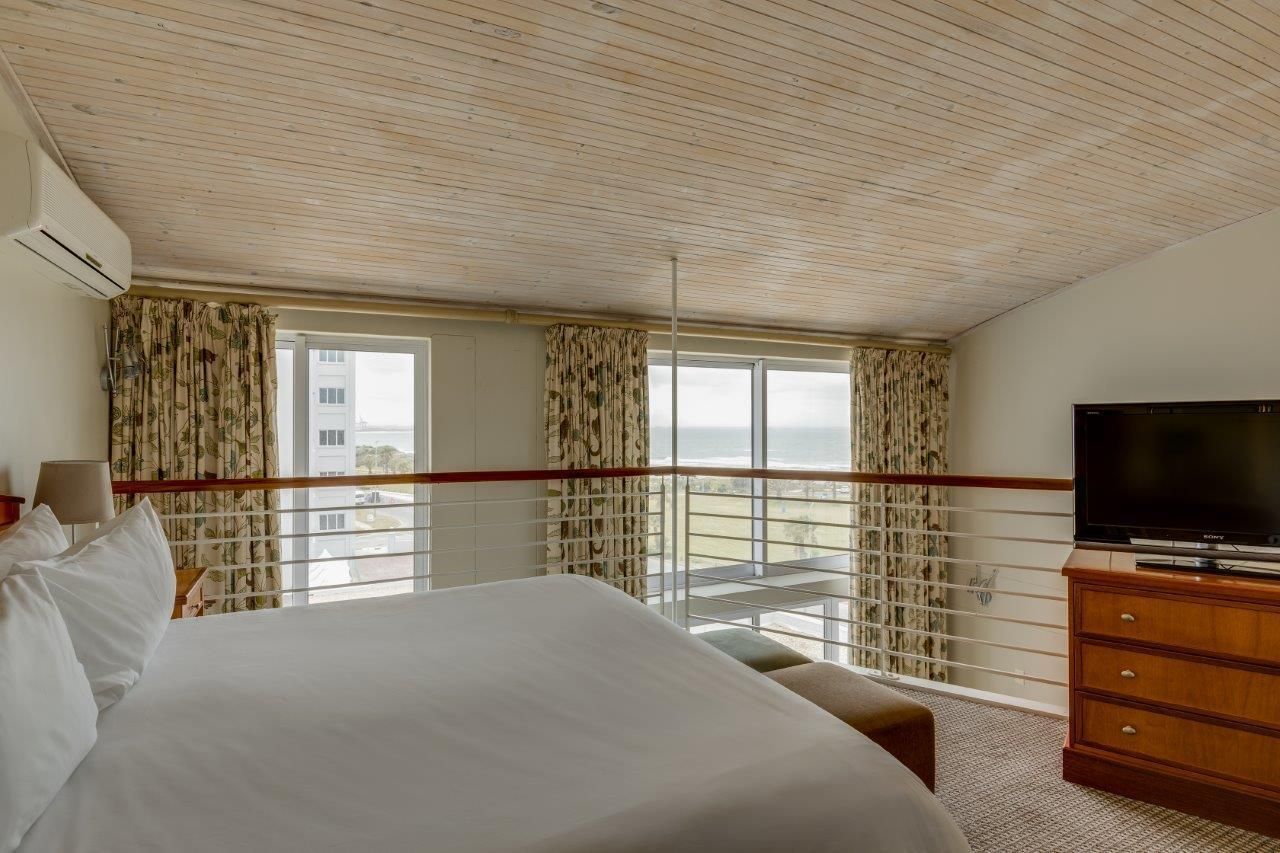 1 Bedroom Bi-level Loft, 1 King, Partial sea view