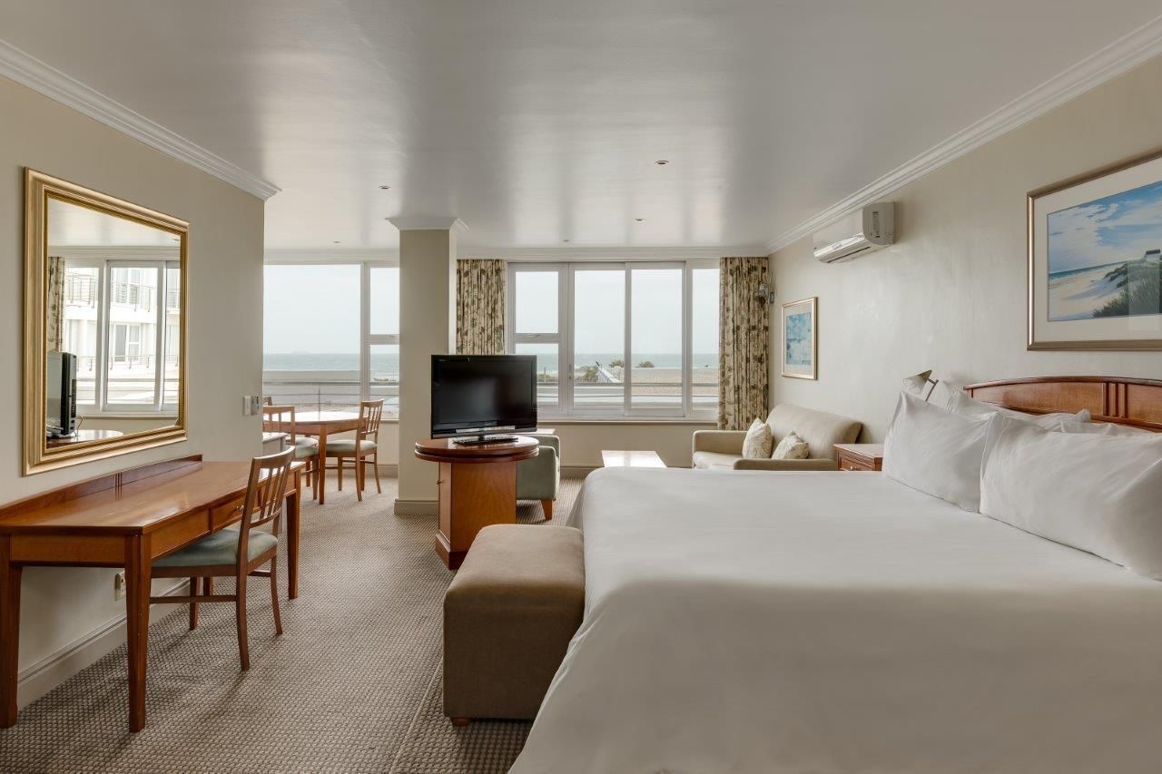 Suite, 1 King, Partial sea view