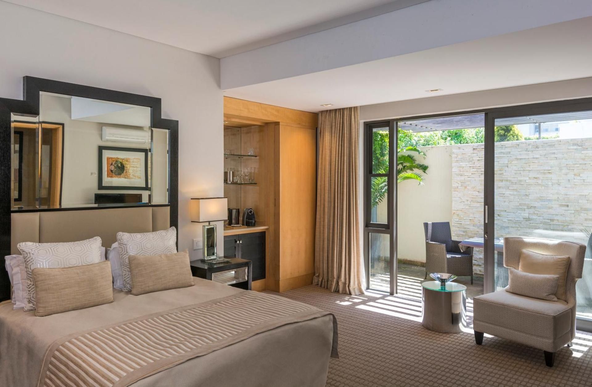 No5 Boutique Art Hotel by Mantis Luxury Suite