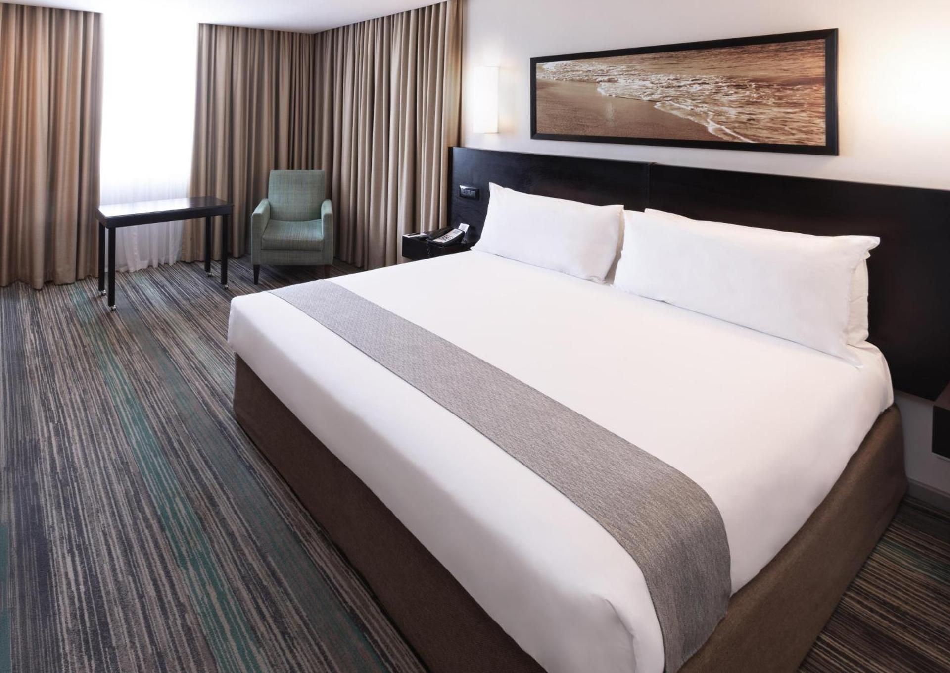 Deluxe King Room - Non-Smoking