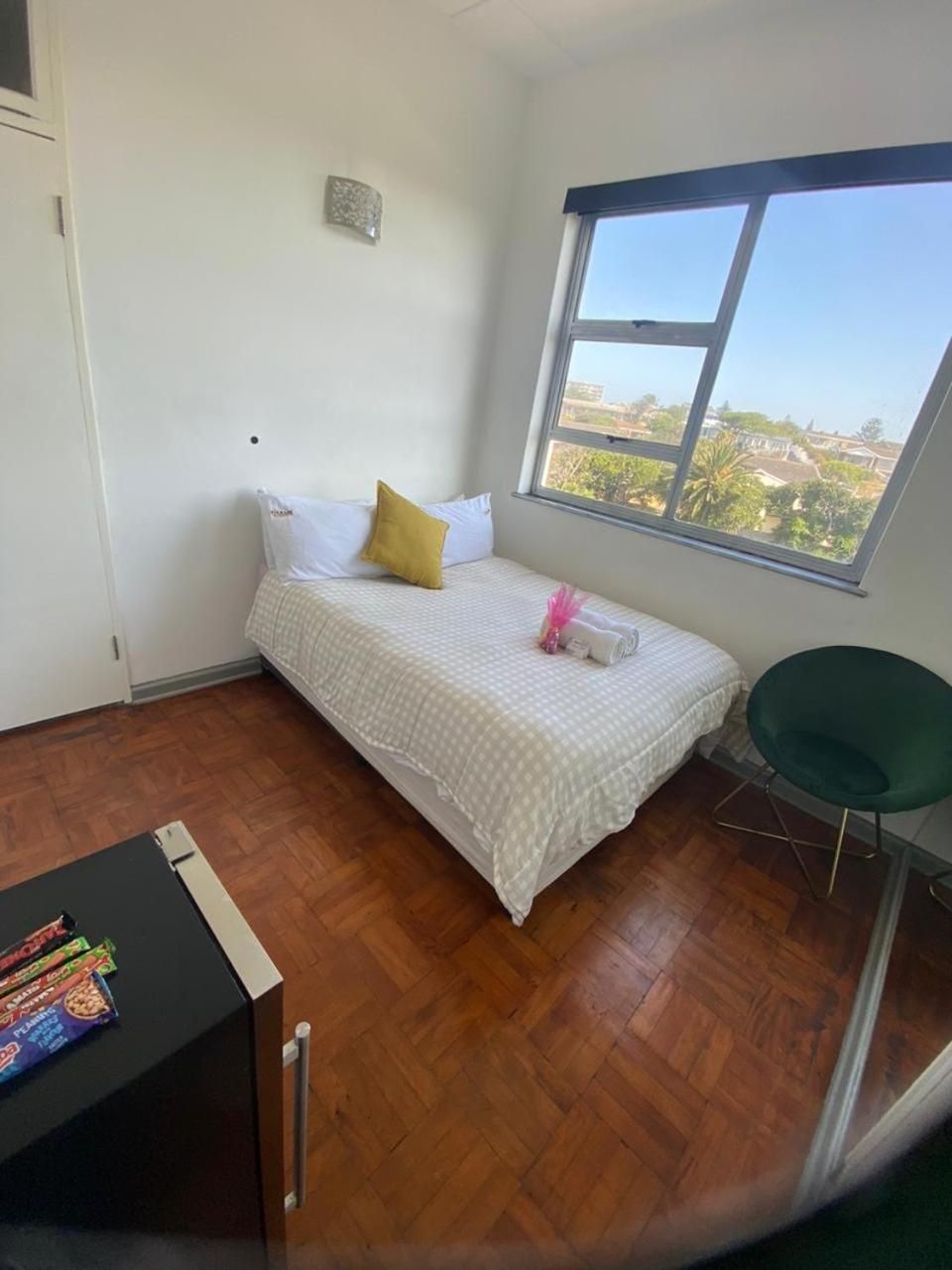 Apartment With Shared Bathroom