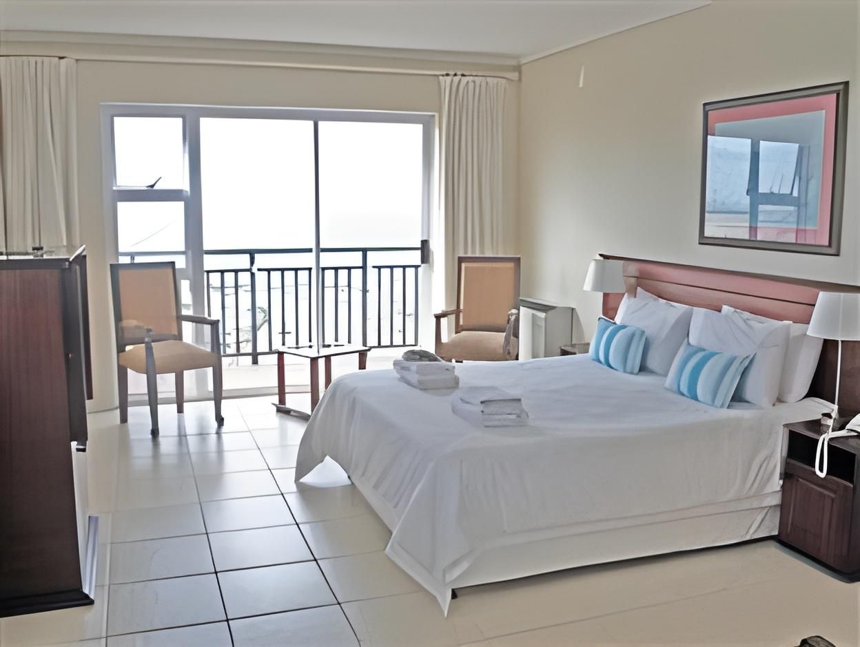 Standard Queen Sea-Facing Room