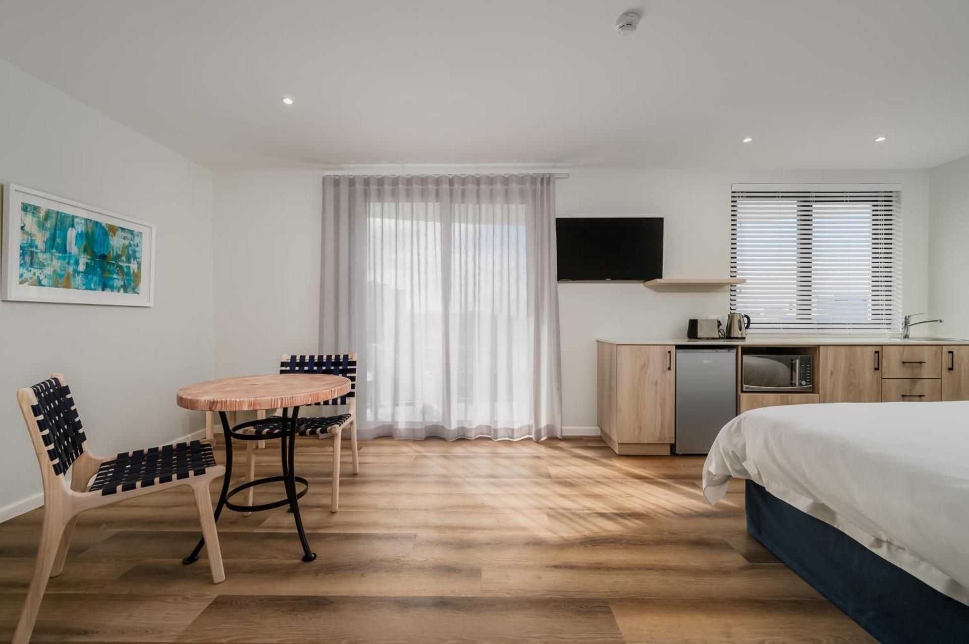 Deluxe Apartment with Partial Sea View