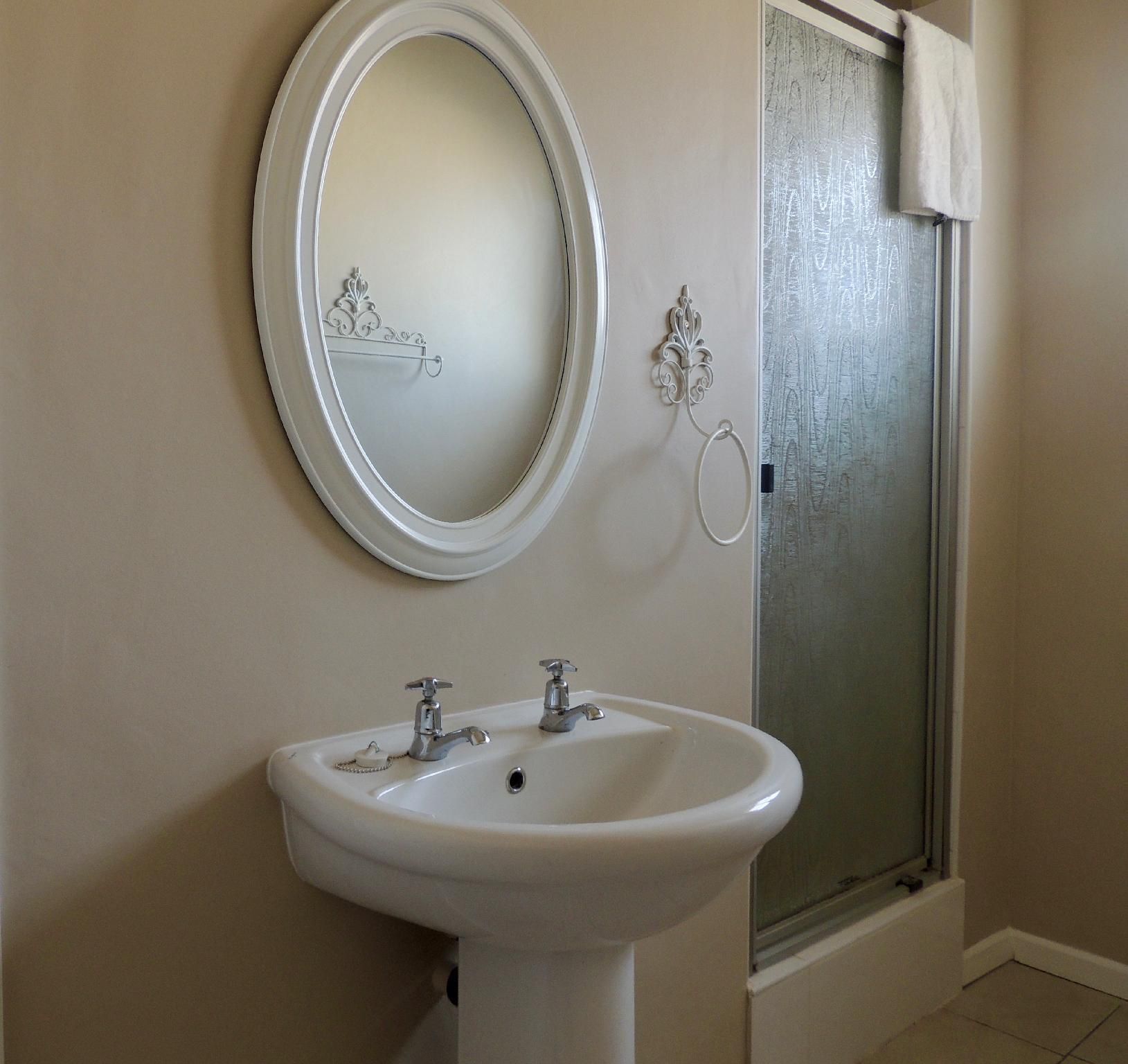 La Mer Guesthouse Port elizabeth Room 8 3