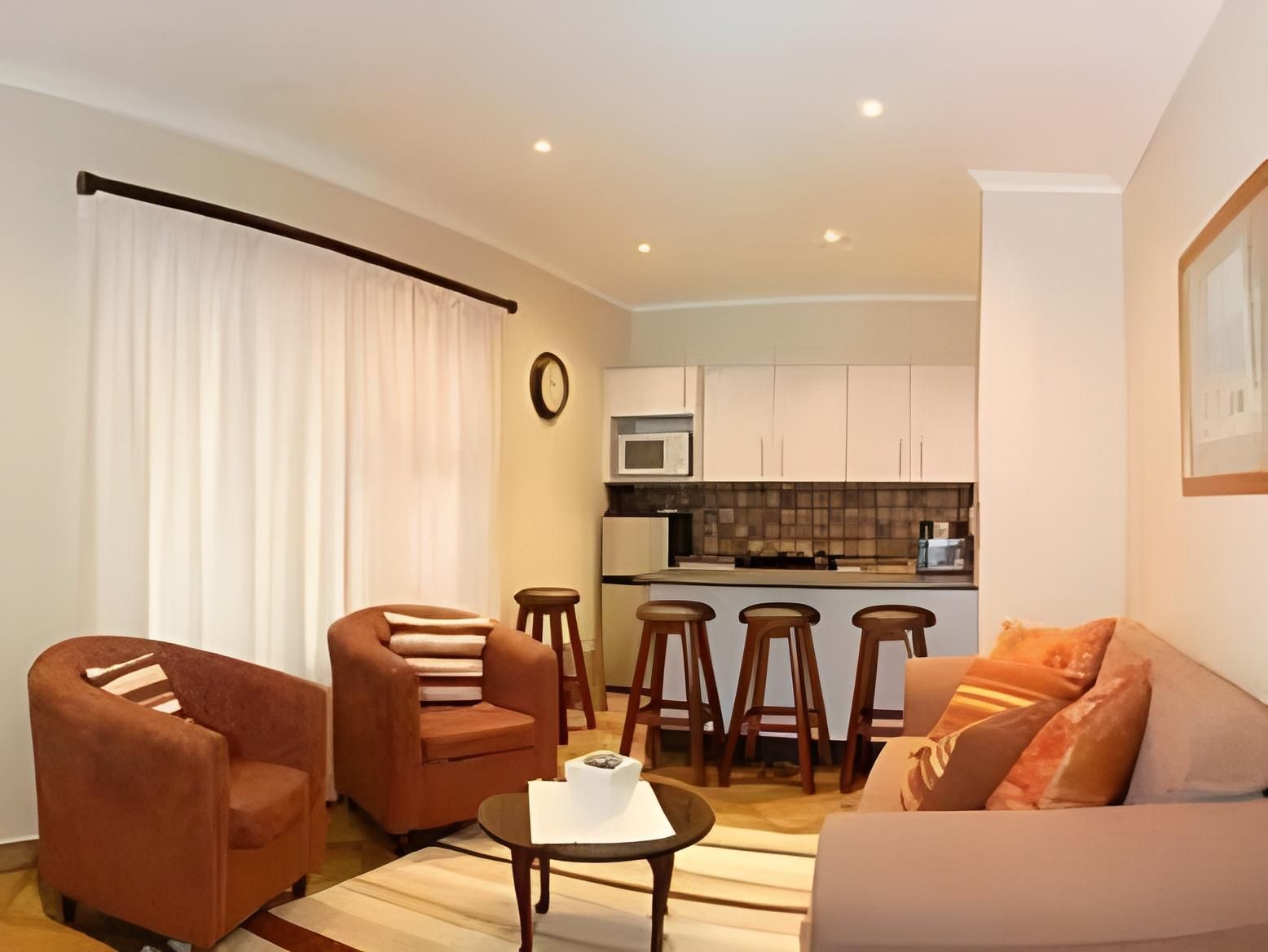 Lalapanzi Guest Lodge Standard Room With Sleeper Couch 3