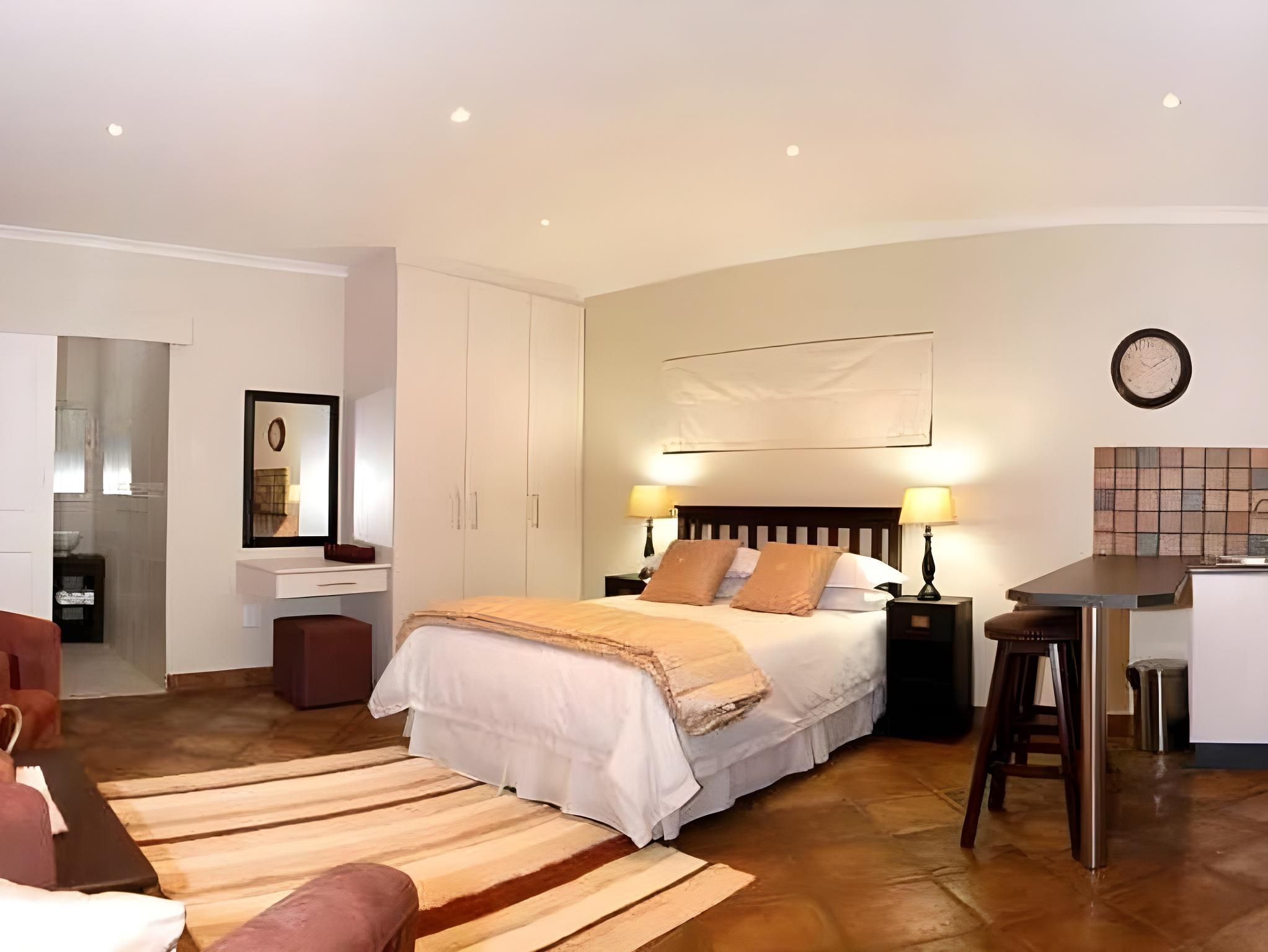 Lalapanzi Guest Lodge Standard Room With Sleeper Couch