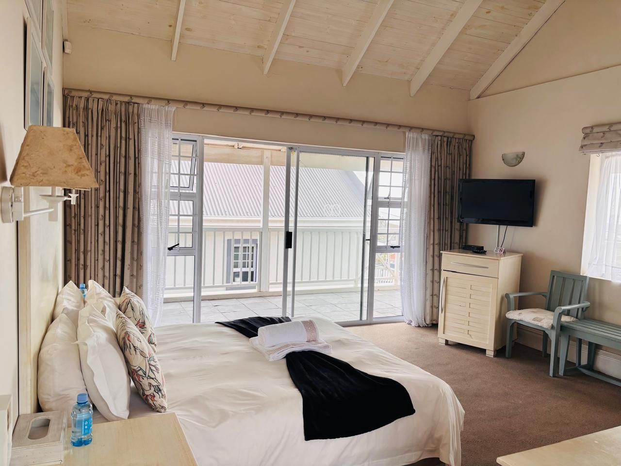 Standard Queen Room - No View