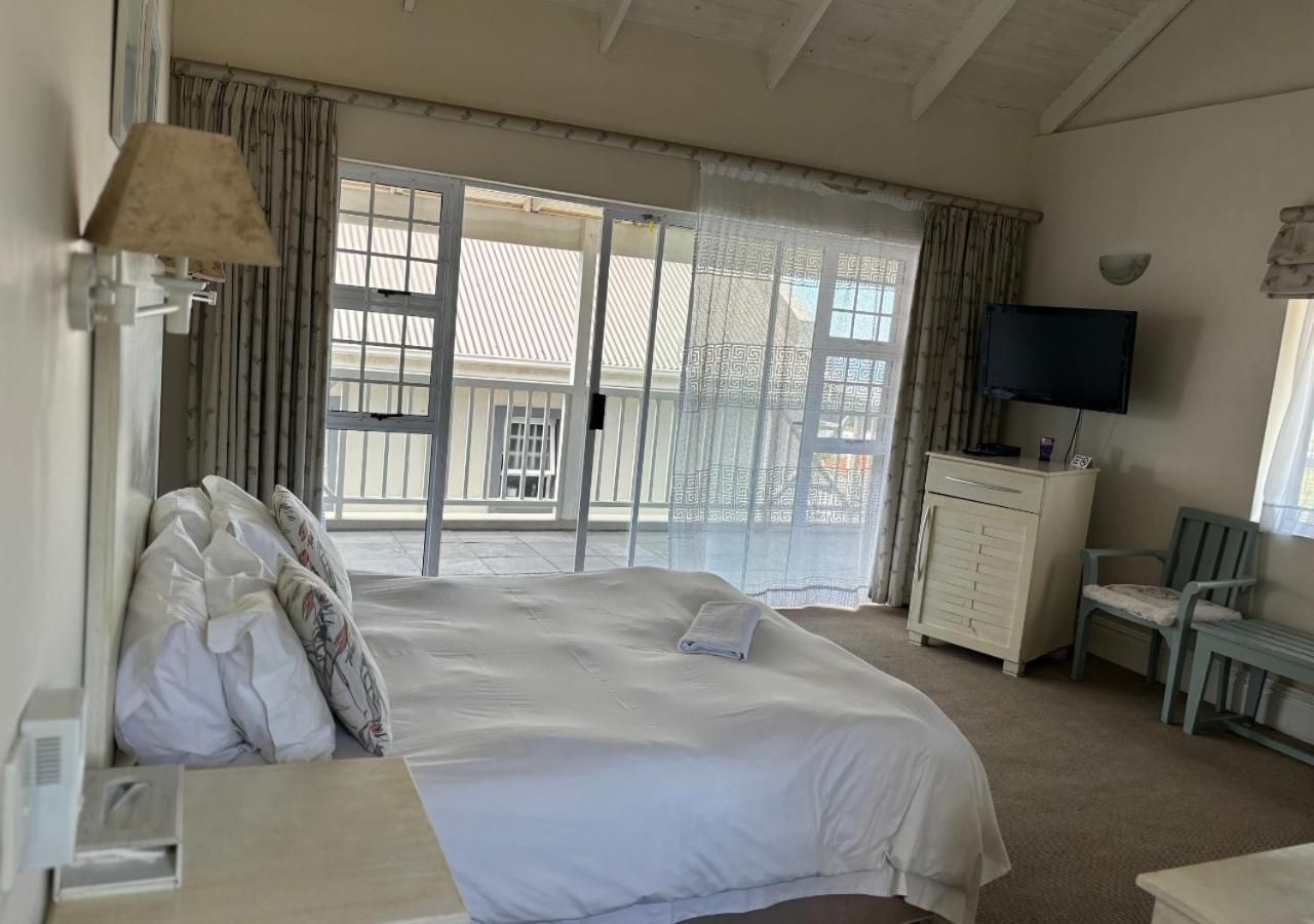 Queen Room with Kitchenette