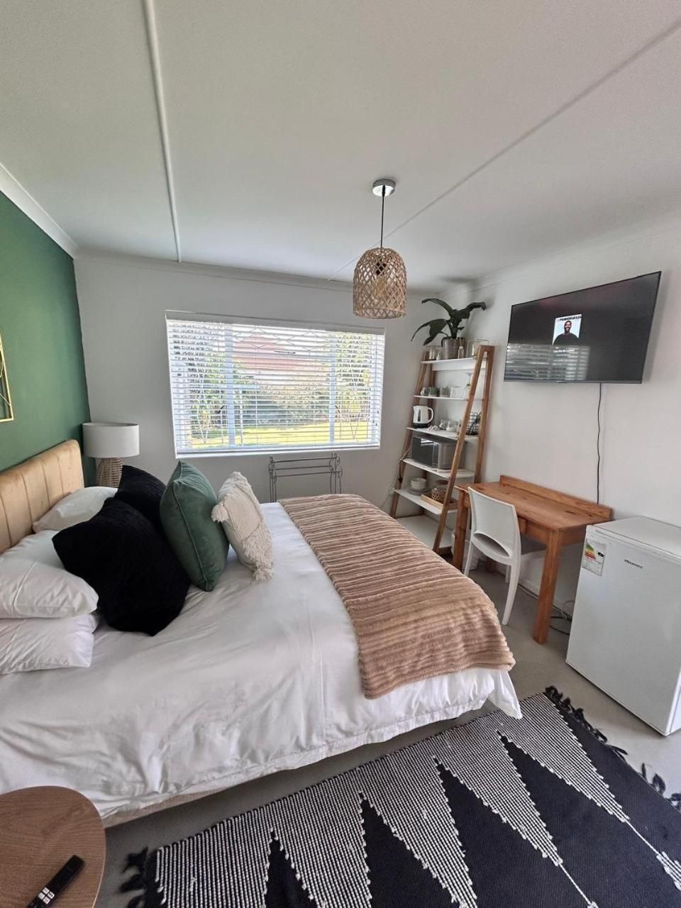 Queen Room with Garden View