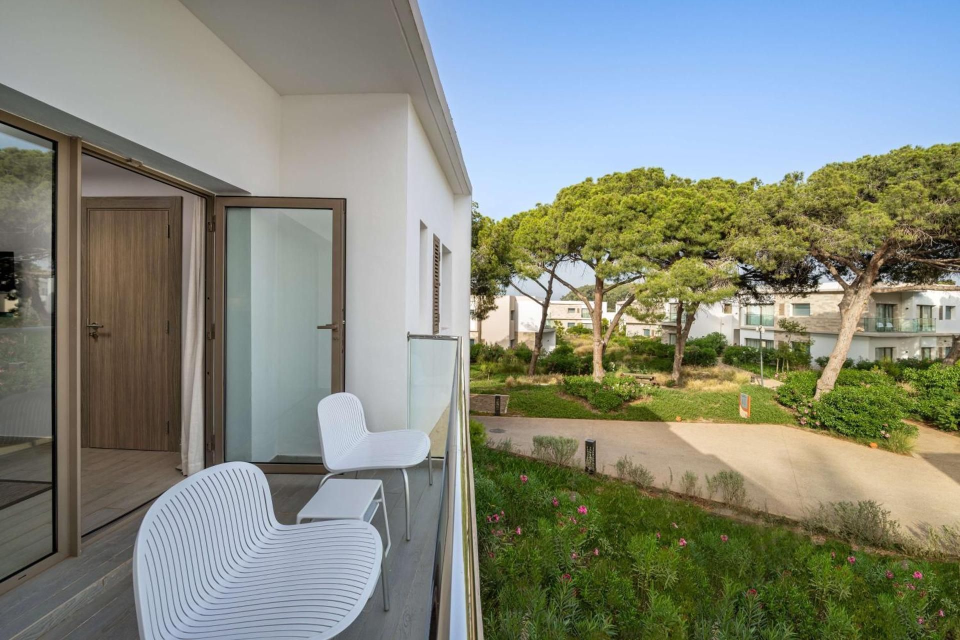 Executive, Balcony