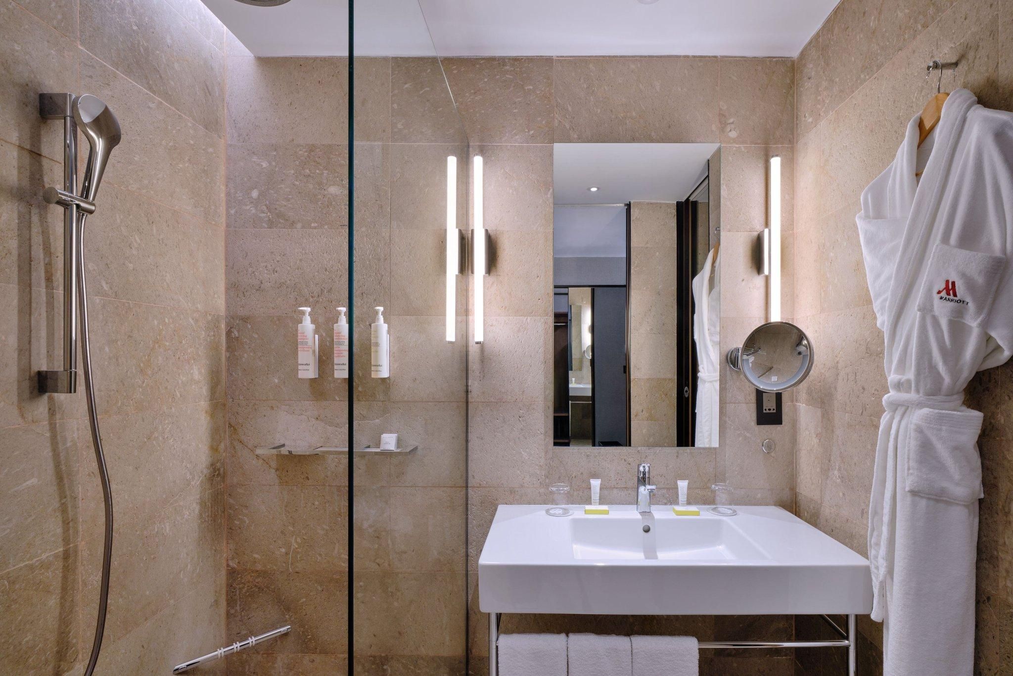 Superior Room, Guest room, 1 King