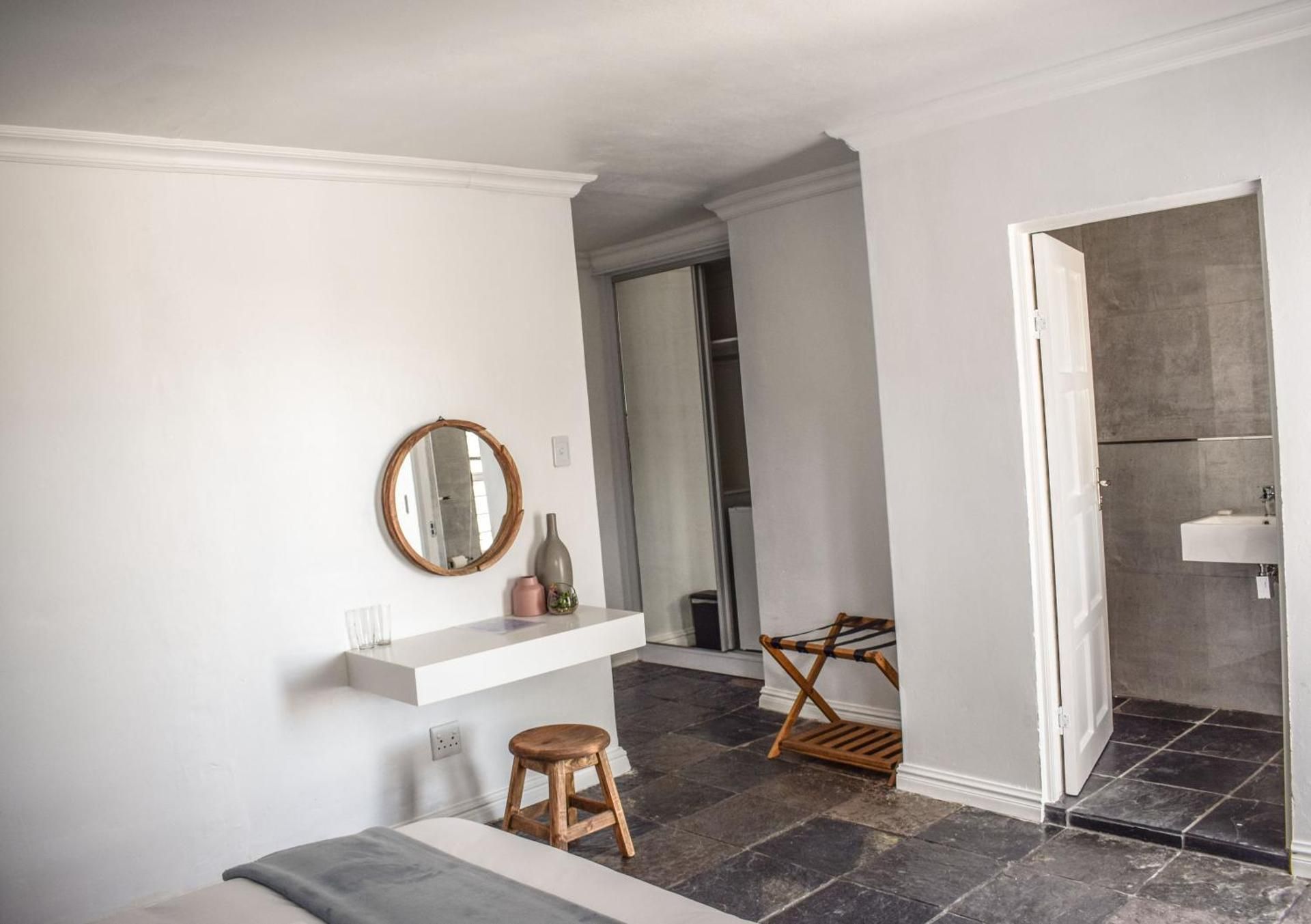 King Room with Partial Sea View