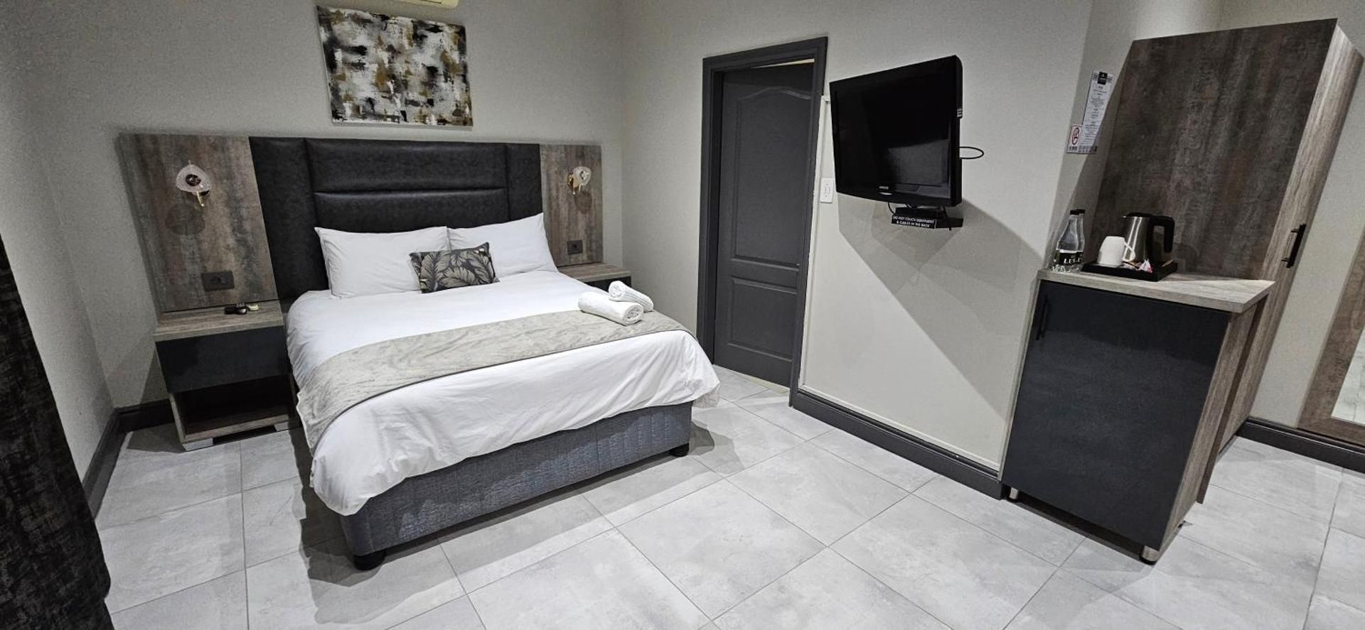 Deluxe Queen Room