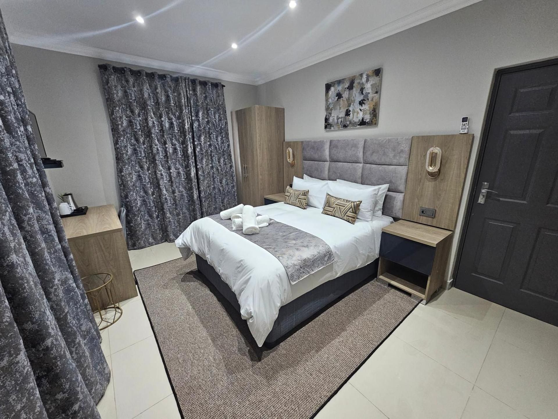 Deluxe Queen Room
