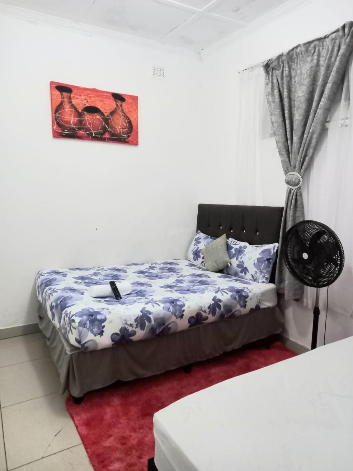 Basic Triple Room with Shared Bathroom