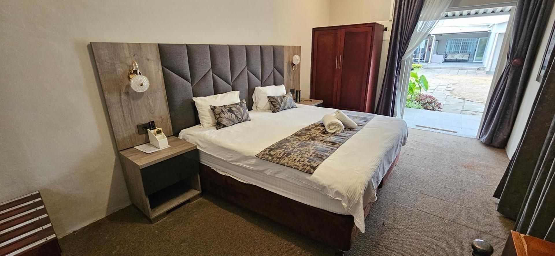 Deluxe King Suite