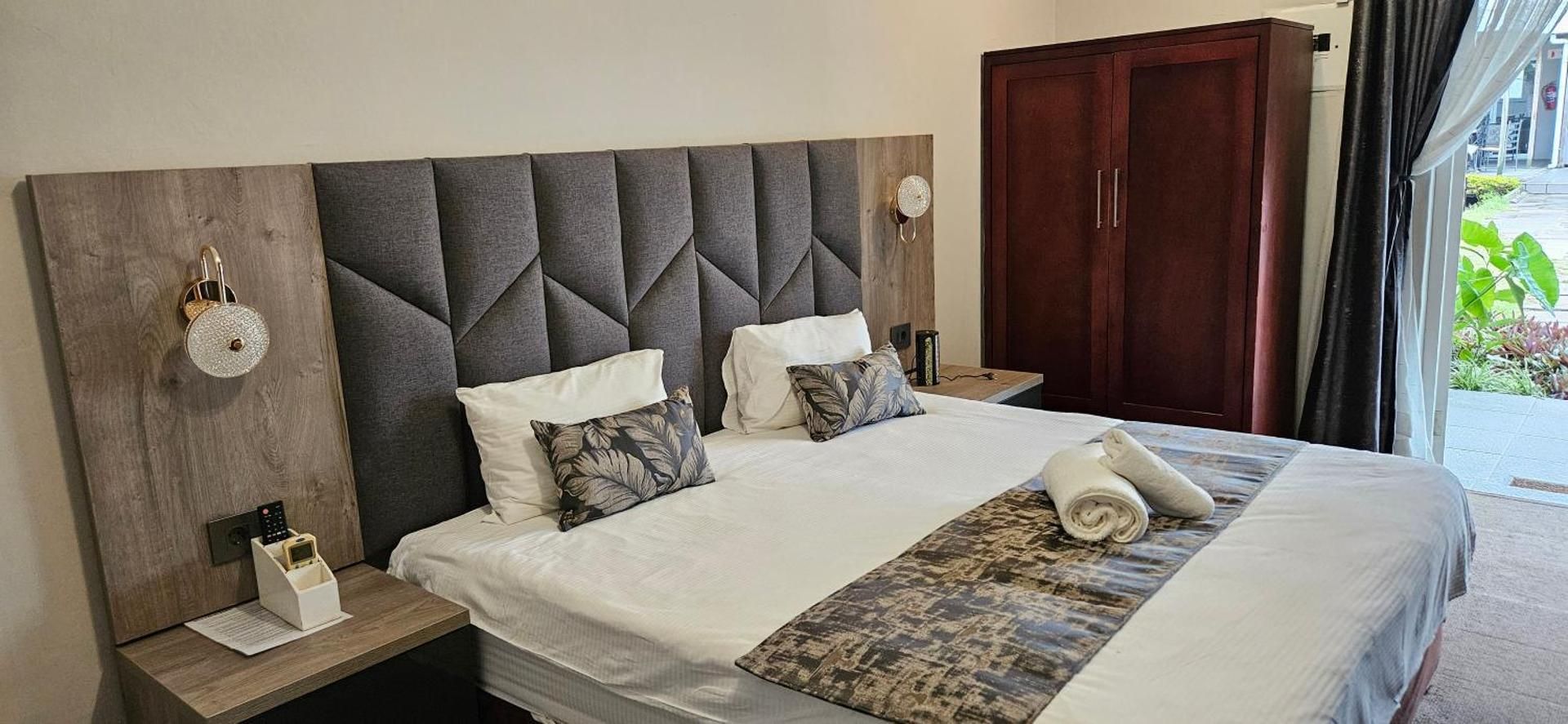 Deluxe King Suite