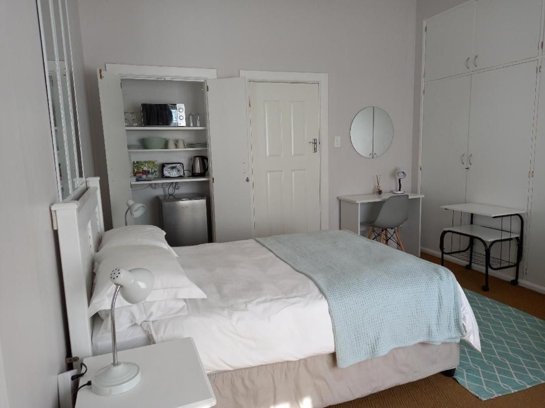 Deluxe Double Room with Side Sea View