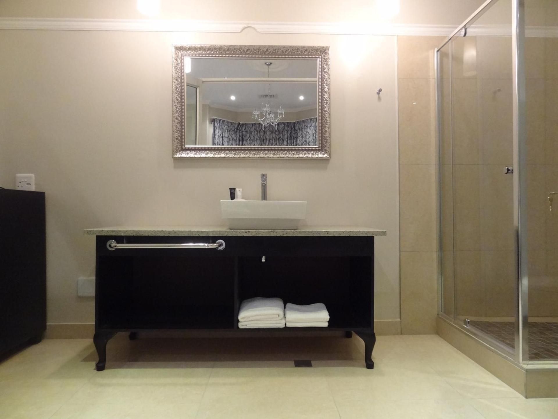 Deluxe Double Room (2 Adults + 1 Child)