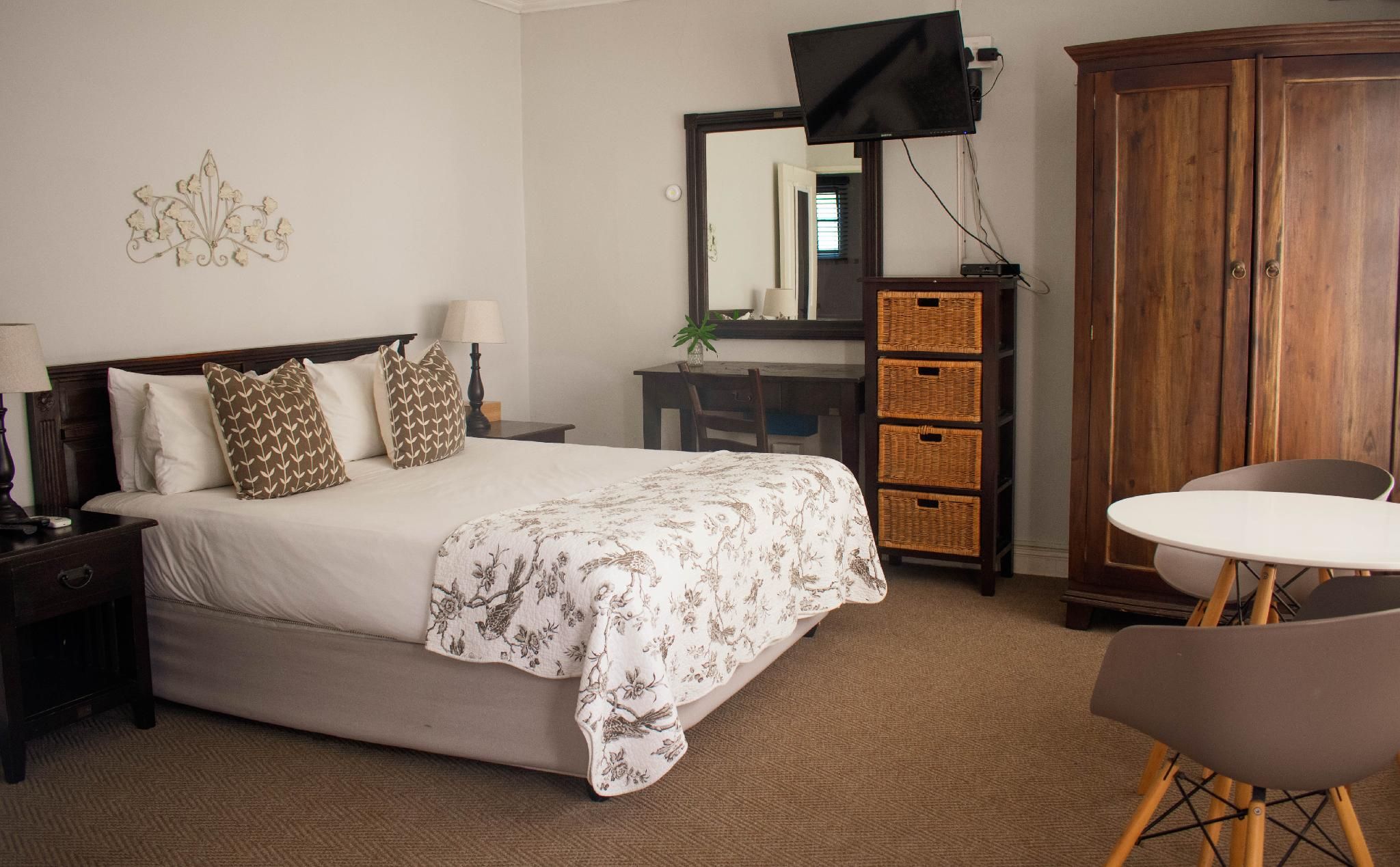 Luxury Queen Room