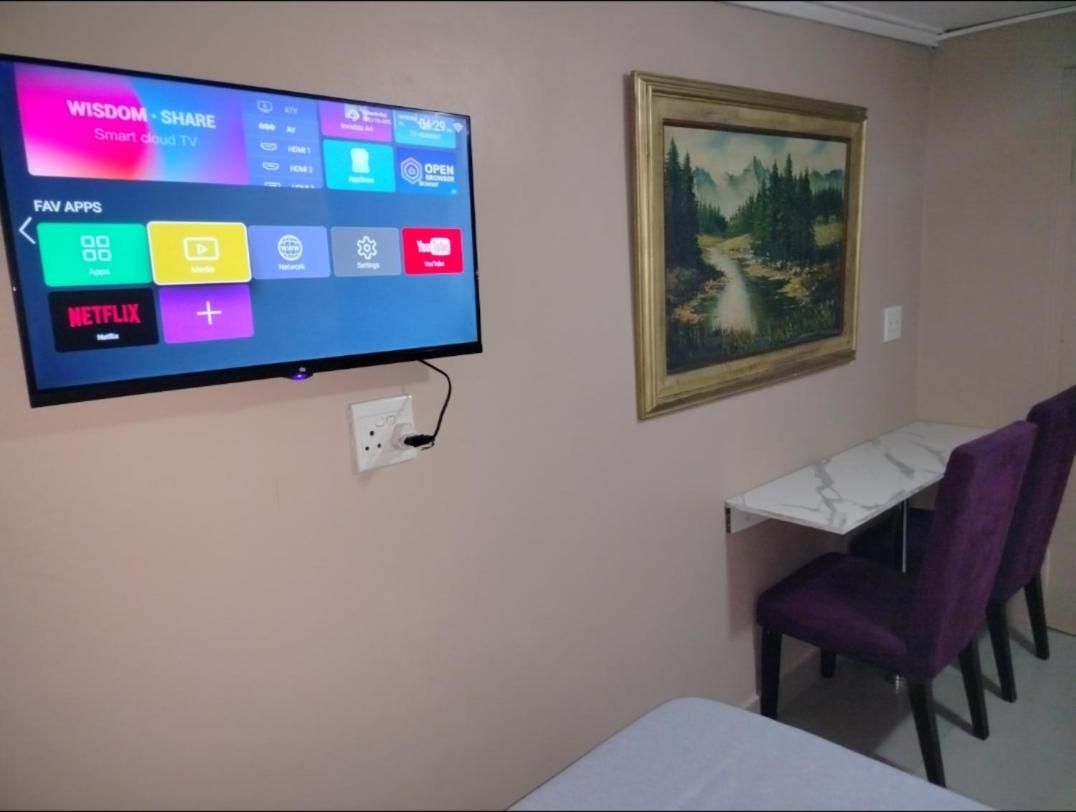 Deluxe Room (2 Adults + 1 Child)
