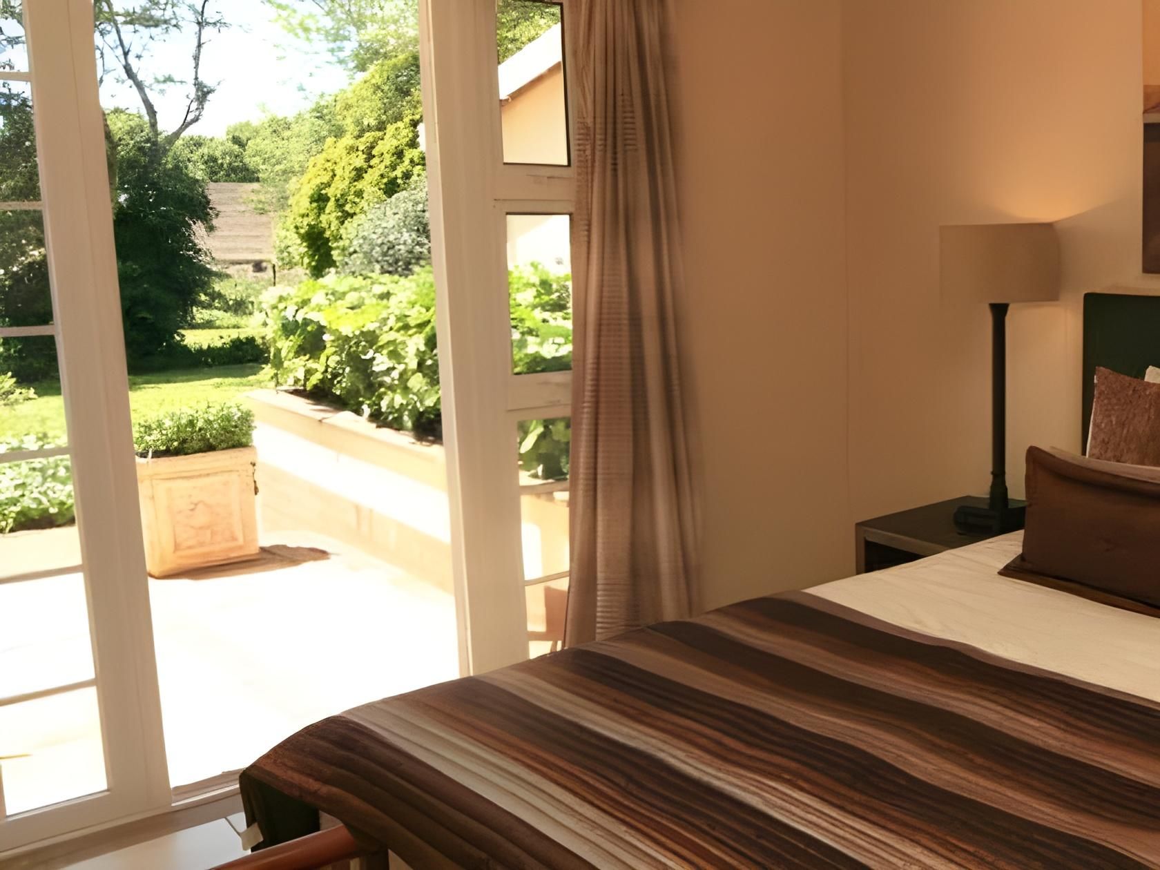 Deluxe Room 14 Jacaranda